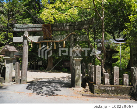 磐船神社の鳥居(大阪府・交野市私市) 磐船神社の鳥居(大阪府・交野市私市) 108229067