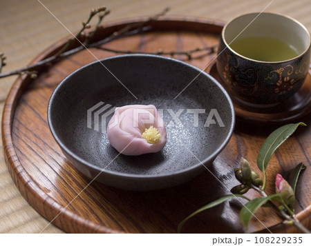 季節の上生菓子(冬) 108229235