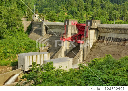 鯖石川ダムの堤体 鯖石川ダムの堤体 108230401