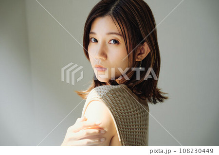 若い女性のビューティーイメージ 108230449