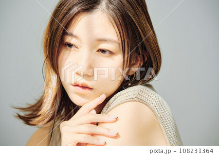 若い女性のビューティーイメージ 108231364