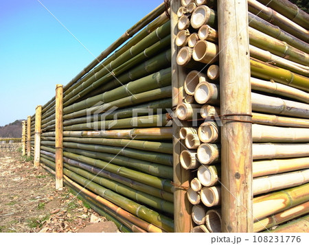 新しくできた畑の堆肥置き場の竹垣 108231776