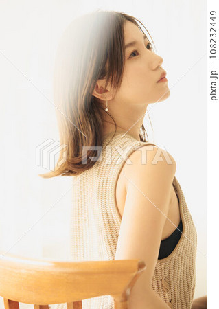 美しい女性のポートレート 108232449