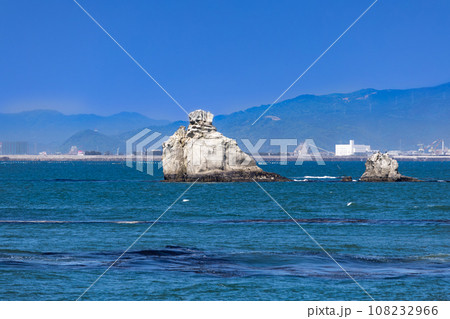 奥松島　鮫ヶ浦の島々と石巻市街 108232966