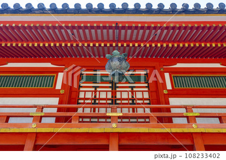 石清水八幡宮　本殿裏　吊燈籠（京都府八幡市） 108233402