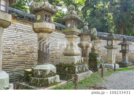 石清水八幡宮　信長塀　石灯籠（京都府八幡市） 108233431
