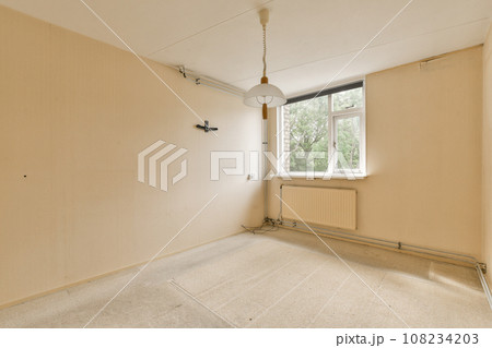 an empty room with no one on the wall or ceiling, but it's very clean and ready for painting 108234203