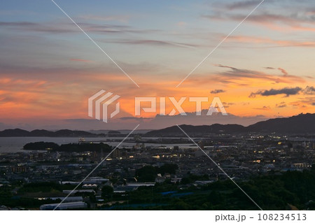 蒲郡市街地の夕暮れ 108234513