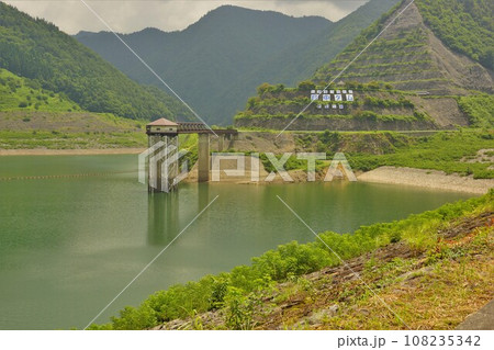 日中ダムの取水塔 日中ダムの取水塔 108235342