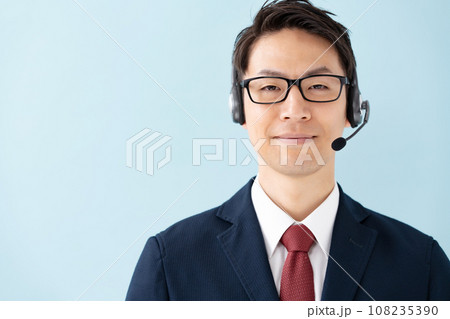 ビジネスマン　ミドル　ヘッドセット 108235390