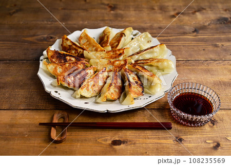 大きな焼餃子 大きな焼餃子 108235569