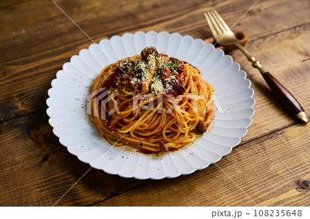 ソーセージのトマトソースパスタ 108235648