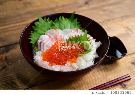 いくらと鯛の海鮮丼 いくらと鯛の海鮮丼 108235669