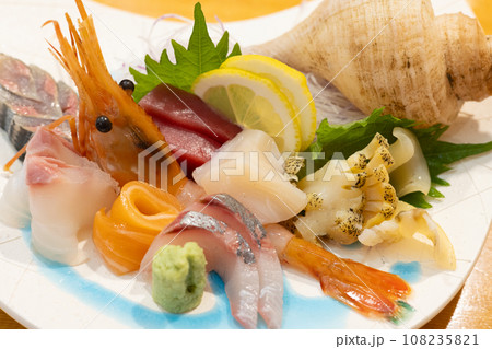 おいしい刺身盛り合わせ 108235821