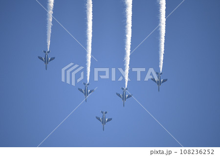 青空を飛行するブルーインパルス <エアフェスタ浜松> 青空を飛行するブルーインパルス <エアフェスタ浜松> 108236252