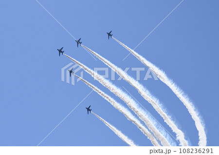 青空を飛行するブルーインパルス ＜エアフェスタ浜松＞ 108236291