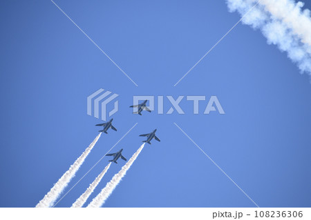 青空を飛行するブルーインパルス <エアフェスタ浜松> 青空を飛行するブルーインパルス <エアフェスタ浜松> 108236306