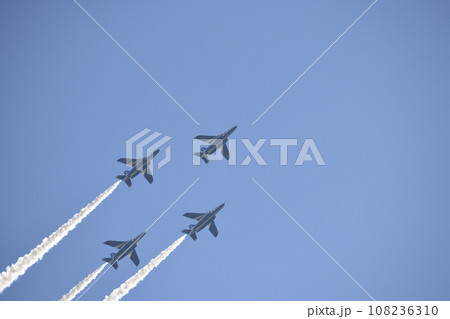青空を飛行するブルーインパルス ＜エアフェスタ浜松＞ 108236310