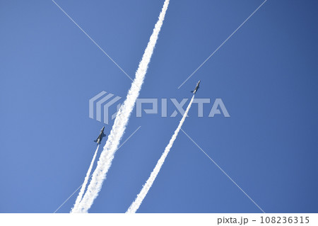青空を飛行するブルーインパルス <エアフェスタ浜松> 青空を飛行するブルーインパルス <エアフェスタ浜松> 108236315