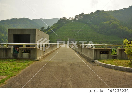 綾里川ダムの天端 綾里川ダムの天端 108238036