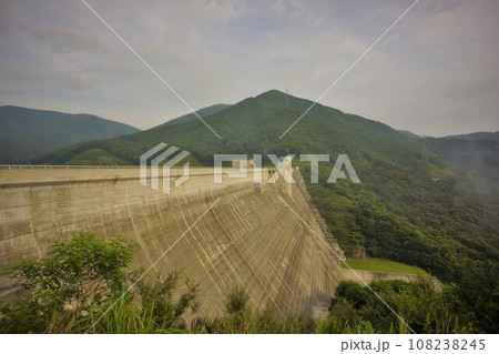 鷹生ダムの堤体 鷹生ダムの堤体 108238245
