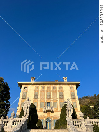 Sculptures on the balustrade near the old villa Canton. Bergamo, Italy Sculptures on the balustrade near the old villa Canton. Bergamo, Italy 108238644