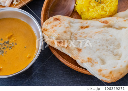 インドカレーとナン カレークロースアップ素材 インドカレーとナン カレークロースアップ素材 108239271
