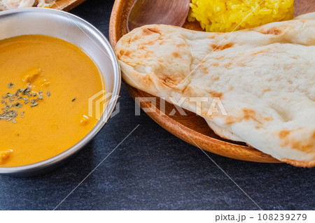 インドカレーとナン カレークロースアップ素材 インドカレーとナン カレークロースアップ素材 108239279