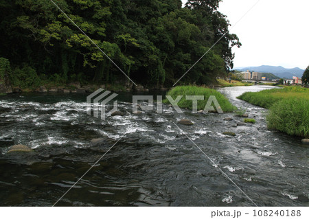 水郷日田の三隈川沿いの風景 亀山公園 水郷日田の三隈川沿いの風景 亀山公園 108240188
