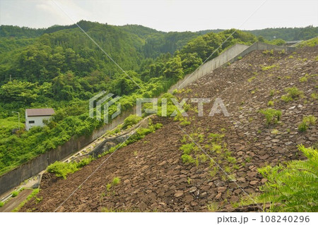 荒砥沢ダムの堤体 108240296