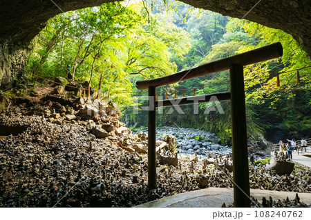 宮崎県高千穂 天岩戸神社の天安河原 宮崎県高千穂 天岩戸神社の天安河原 108240762
