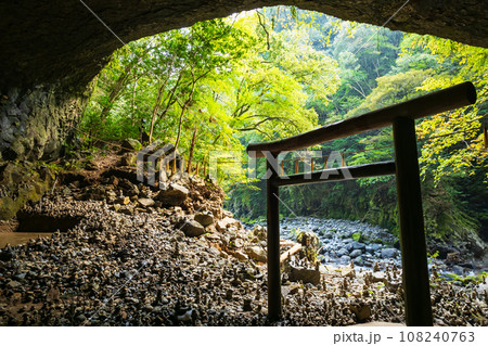 宮崎県高千穂 天岩戸神社の天安河原 宮崎県高千穂 天岩戸神社の天安河原 108240763