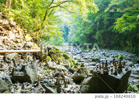 高千穂 天安河原 石積みの仏塔 高千穂 天安河原 石積みの仏塔 108240810