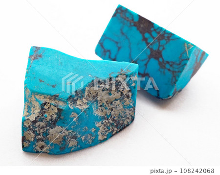 ターコイズの原石（トルコ石） 108242068
