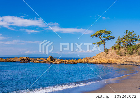 （神奈川県）立石公園から望む富士山 108242072