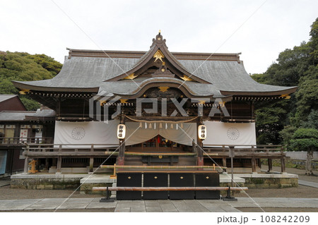宝くじの高額当選で有名な酒列磯前(さかつらいそさき)神社の拝殿 宝くじの高額当選で有名な酒列磯前(さかつらいそさき)神社の拝殿 108242209