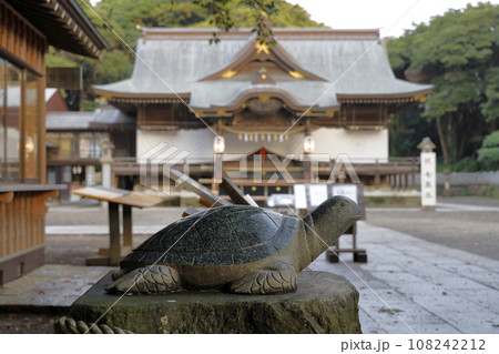 宝くじの高額当選で有名な酒列磯前(さかつらいそさき)神社の幸運の亀の石像 宝くじの高額当選で有名な酒列磯前(さかつらいそさき)神社の幸運の亀の石像 108242212