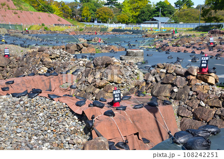 駿府城　天守台　発掘調査　金箔瓦出土地点 108242251