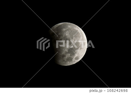 2023年10月29日未明から明け方に見られた部分月食 108242698