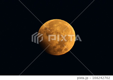 2023年10月29日未明から明け方 赤銅色に染まった部分月食 108242702