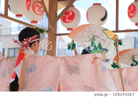 巫女の奉納舞　巫女舞　 108243067