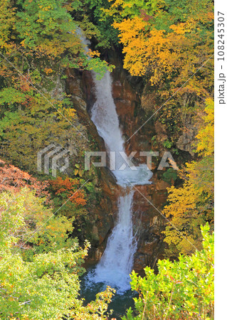 秋山郷　秋の蛇淵の滝 108245307