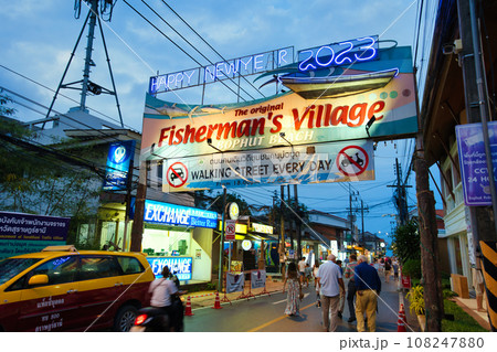 フィッシャーマンビレッジ　タイ・サムイ島のナイトマーケット 108247880