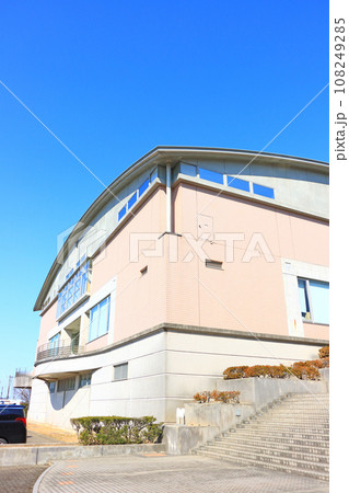 愛知県幸田町、幸田町立図書館の風景 108249285