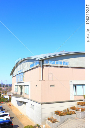 愛知県幸田町、幸田町立図書館の風景 愛知県幸田町、幸田町立図書館の風景 108249287