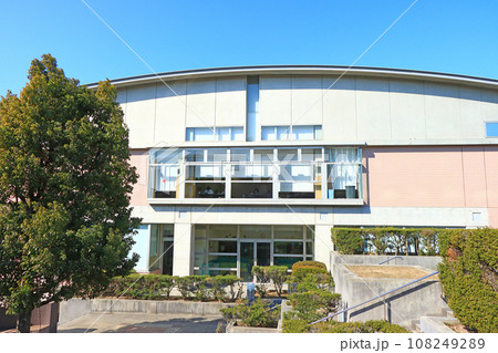愛知県幸田町、幸田町立図書館の風景 愛知県幸田町、幸田町立図書館の風景 108249289