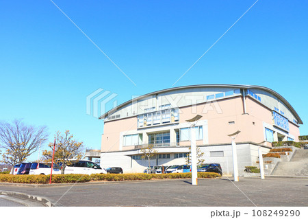愛知県幸田町、幸田町立図書館の風景 愛知県幸田町、幸田町立図書館の風景 108249290