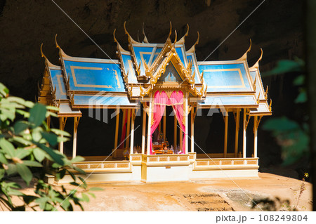 神秘のプラヤーナコーン洞窟　タイ・プラチュワップ キーリー カン 108249804