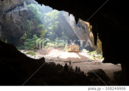 神秘のプラヤーナコーン洞窟　タイ・プラチュワップ キーリー カン 108249906