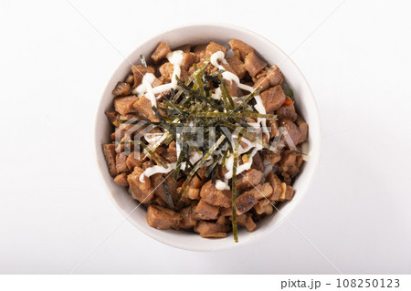 刻みチャーシュー丼 108250123